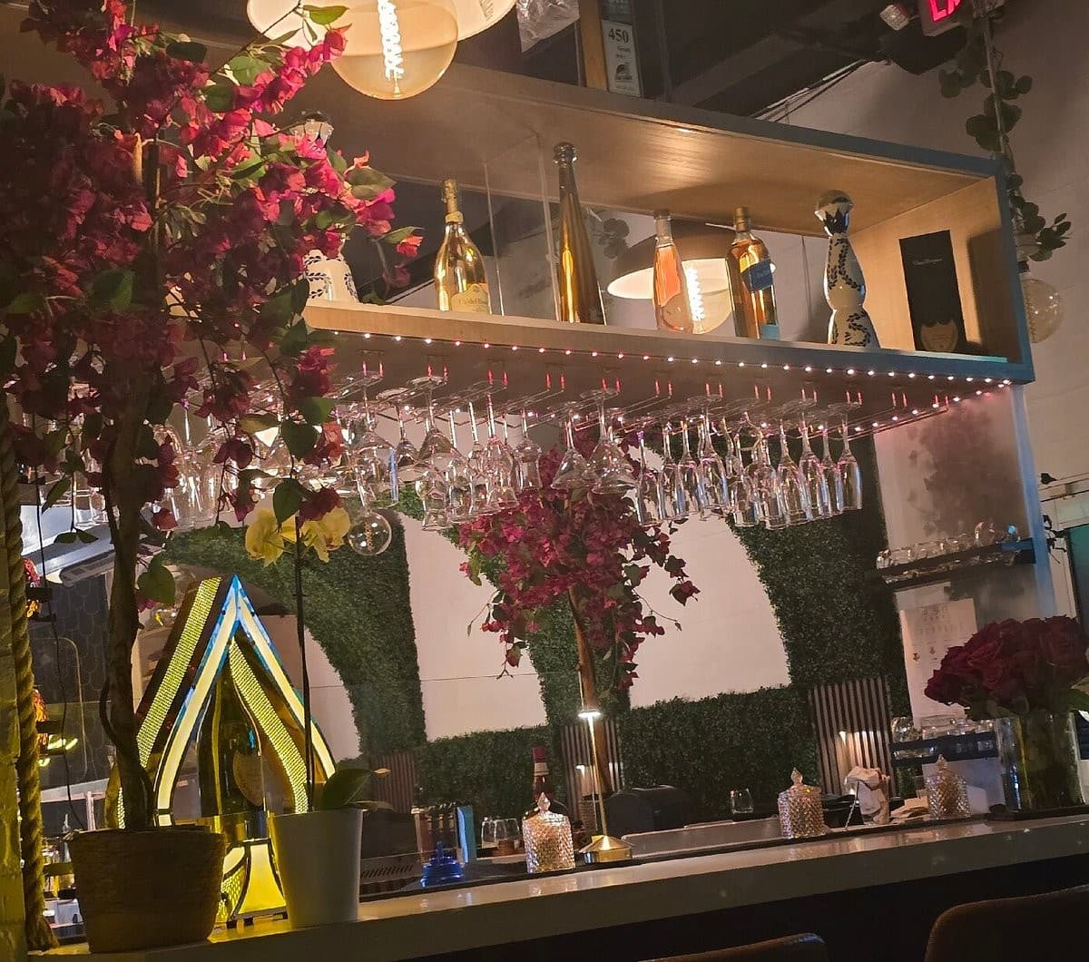 Stylish bar area at 450Gradi Miami in Coral Gables