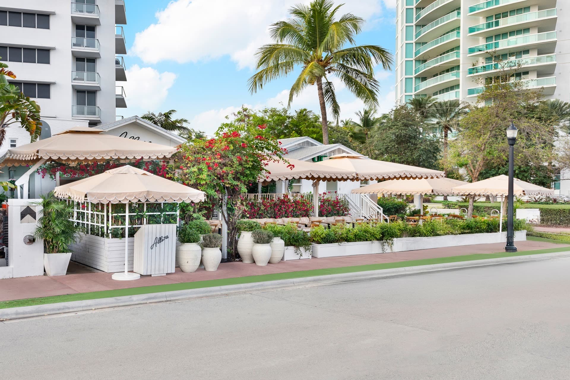 Abbalé Modern Mediterranean Kitchen in Miami Beach with outdoor seating