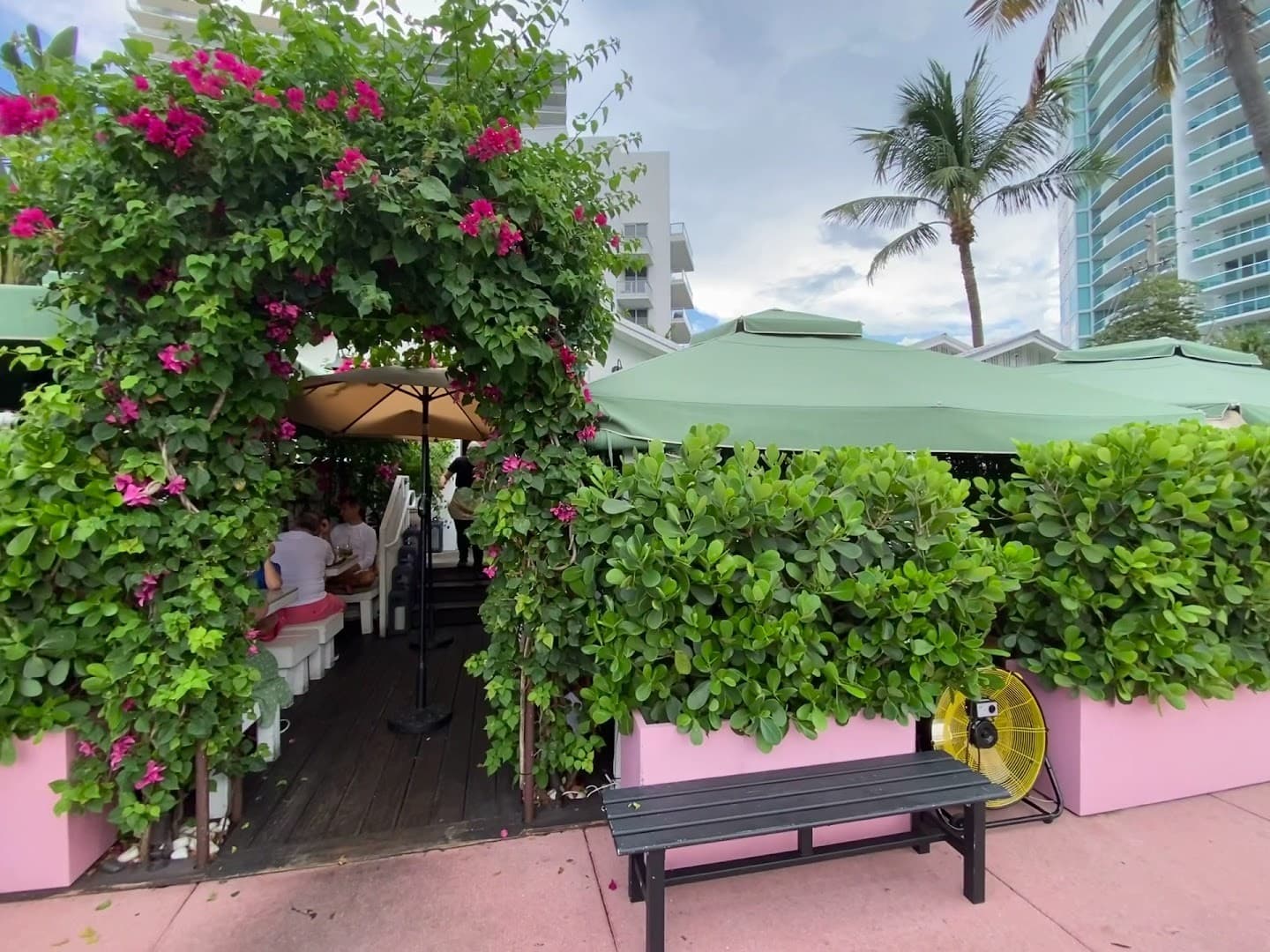 Abbalé Modern Mediterranean Kitchen exterior in Miami Beach
