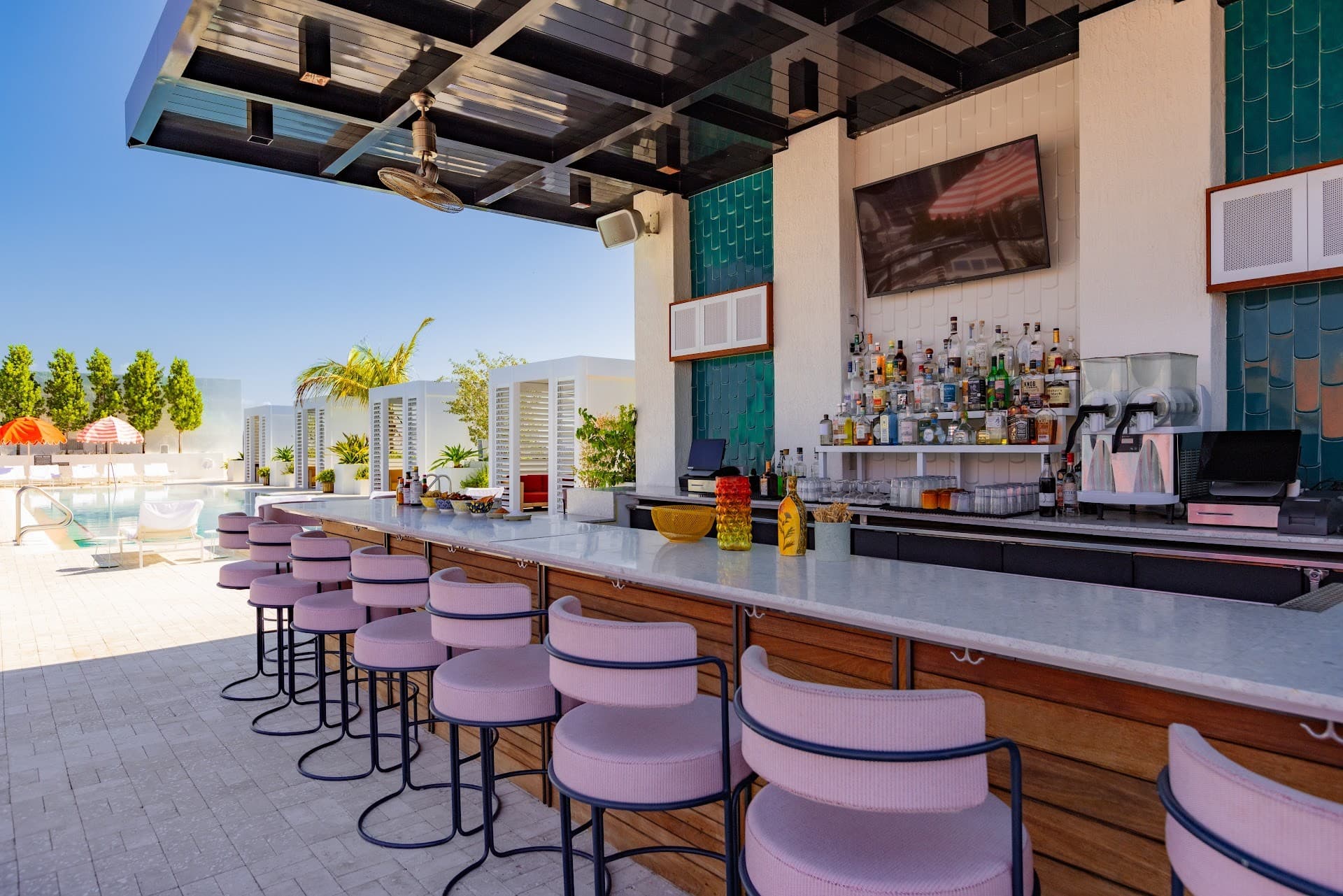 Arlo Roof Top bar in Miami with seating