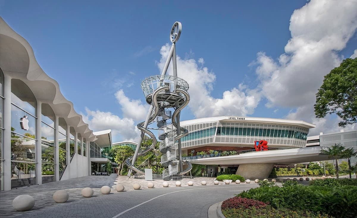 Aventura Mall exterior view in Miami