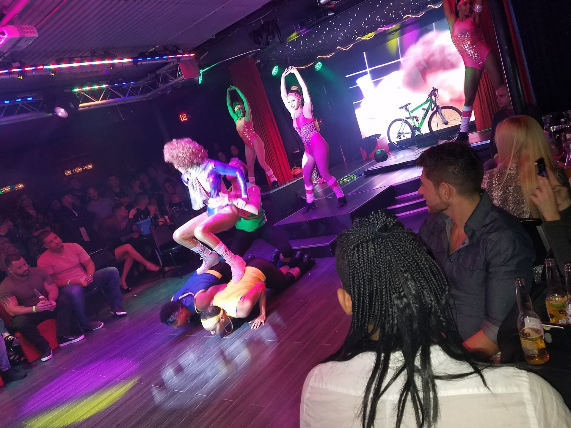 Azúcar NightClub vibrant atmosphere in Miami nightlife