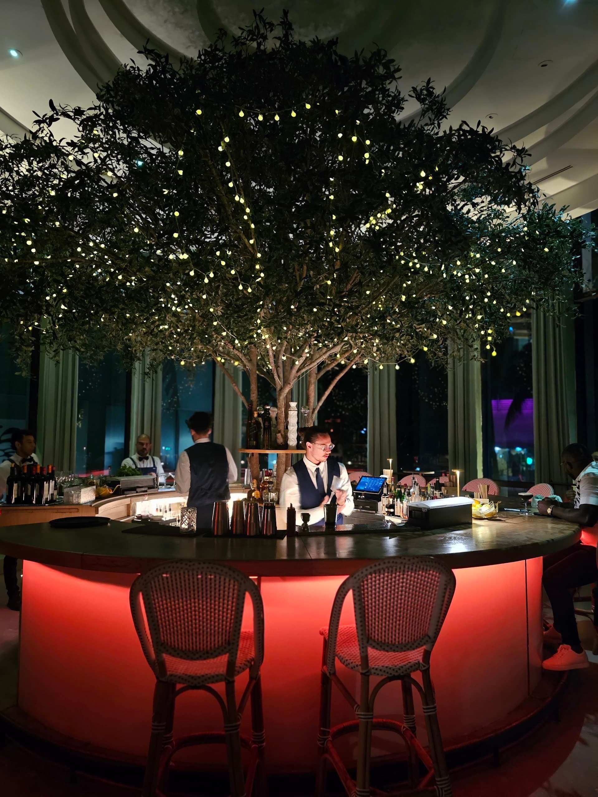 Bagatelle Miami Beach interior with bar and ambiance