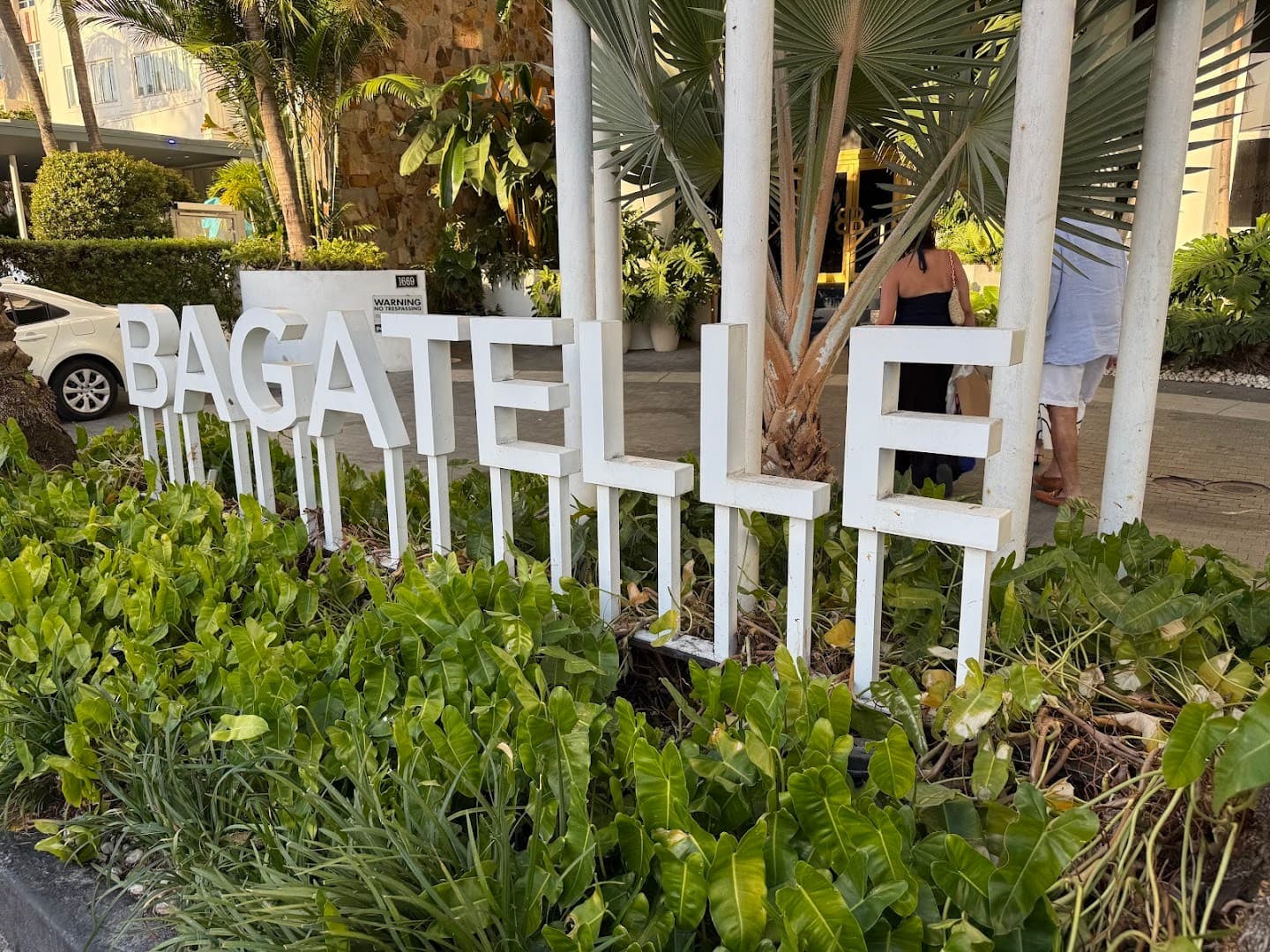 Bagatelle Miami Beach restaurant sign