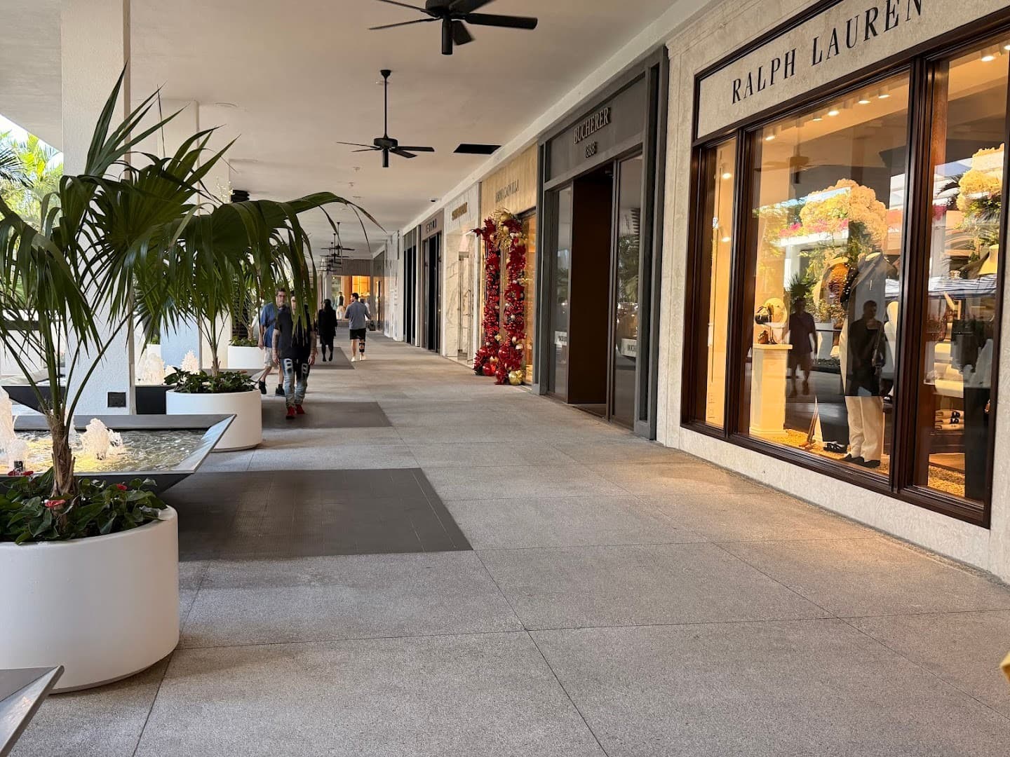 Bal Harbour Shops outdoor walkway with luxury stores