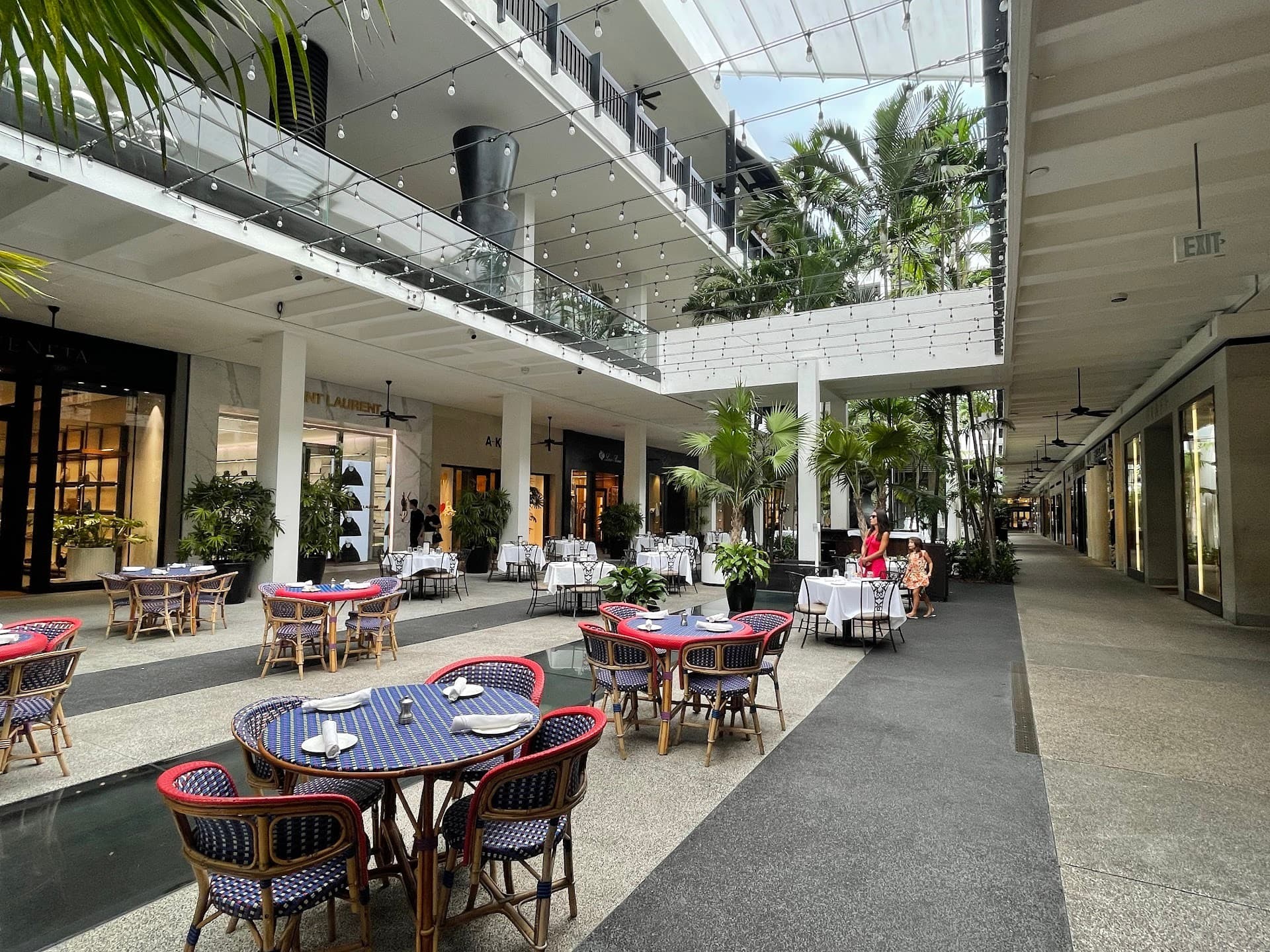 Outdoor dining area at Bal Harbour Shops