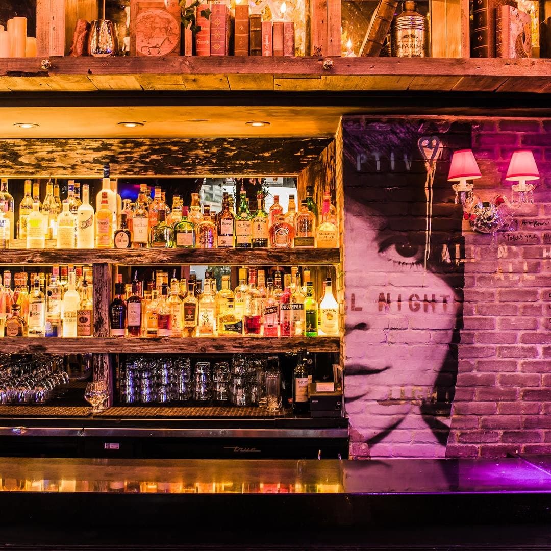 Barsecco bar scene in Miami nightlife