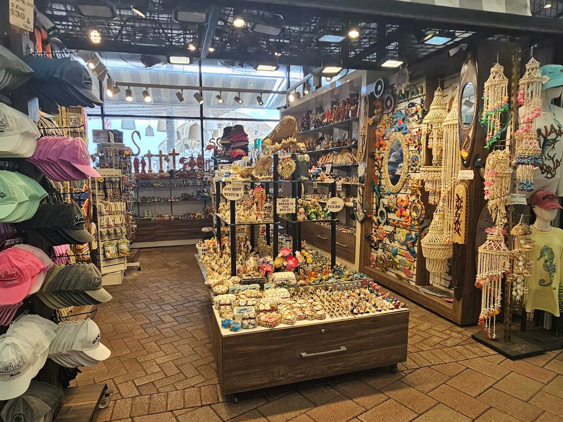 Bayside Marketplace shopping interior in Miami
