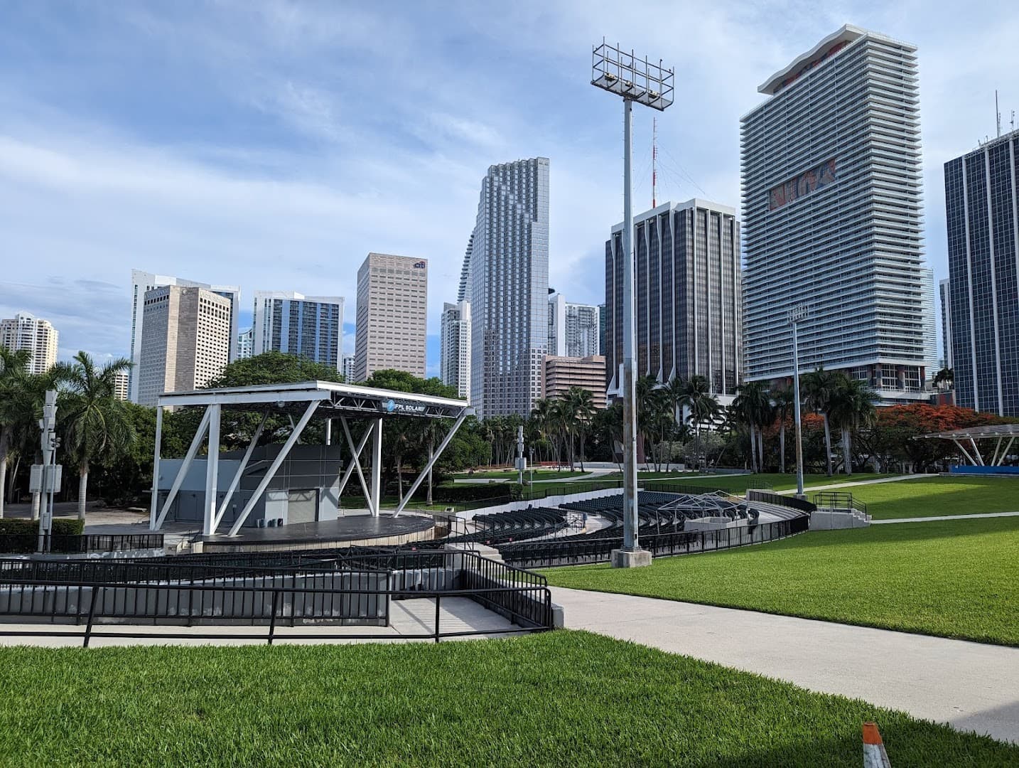 Bayside Marketplace view with Miami skyline