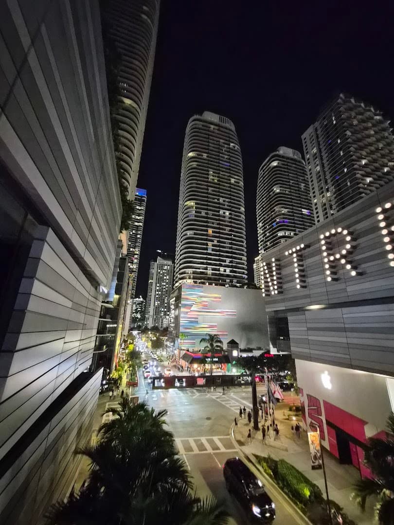 Night view of Bayside Marketplace in Miami