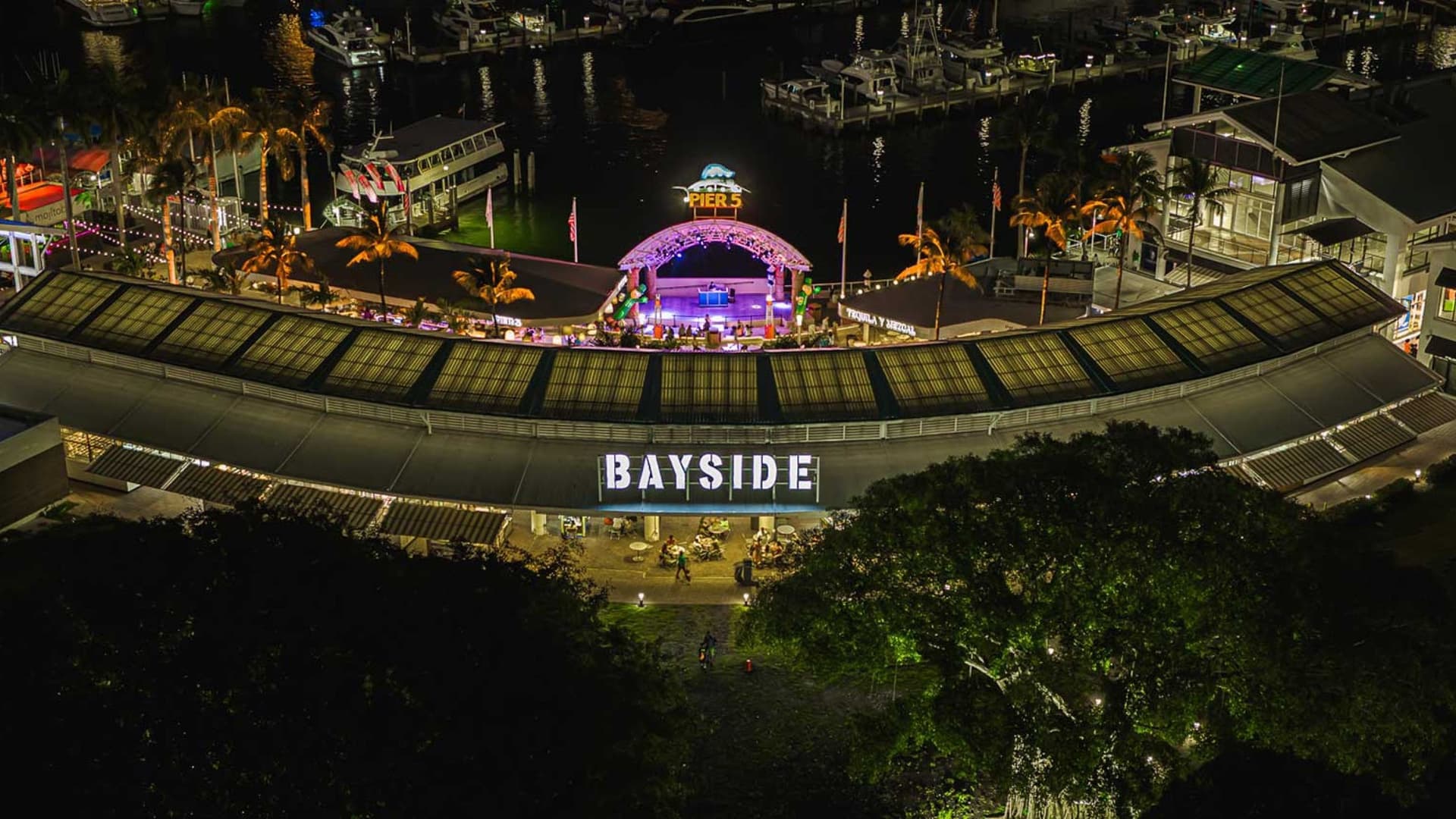 Bayside Marketplace view at night in Miami