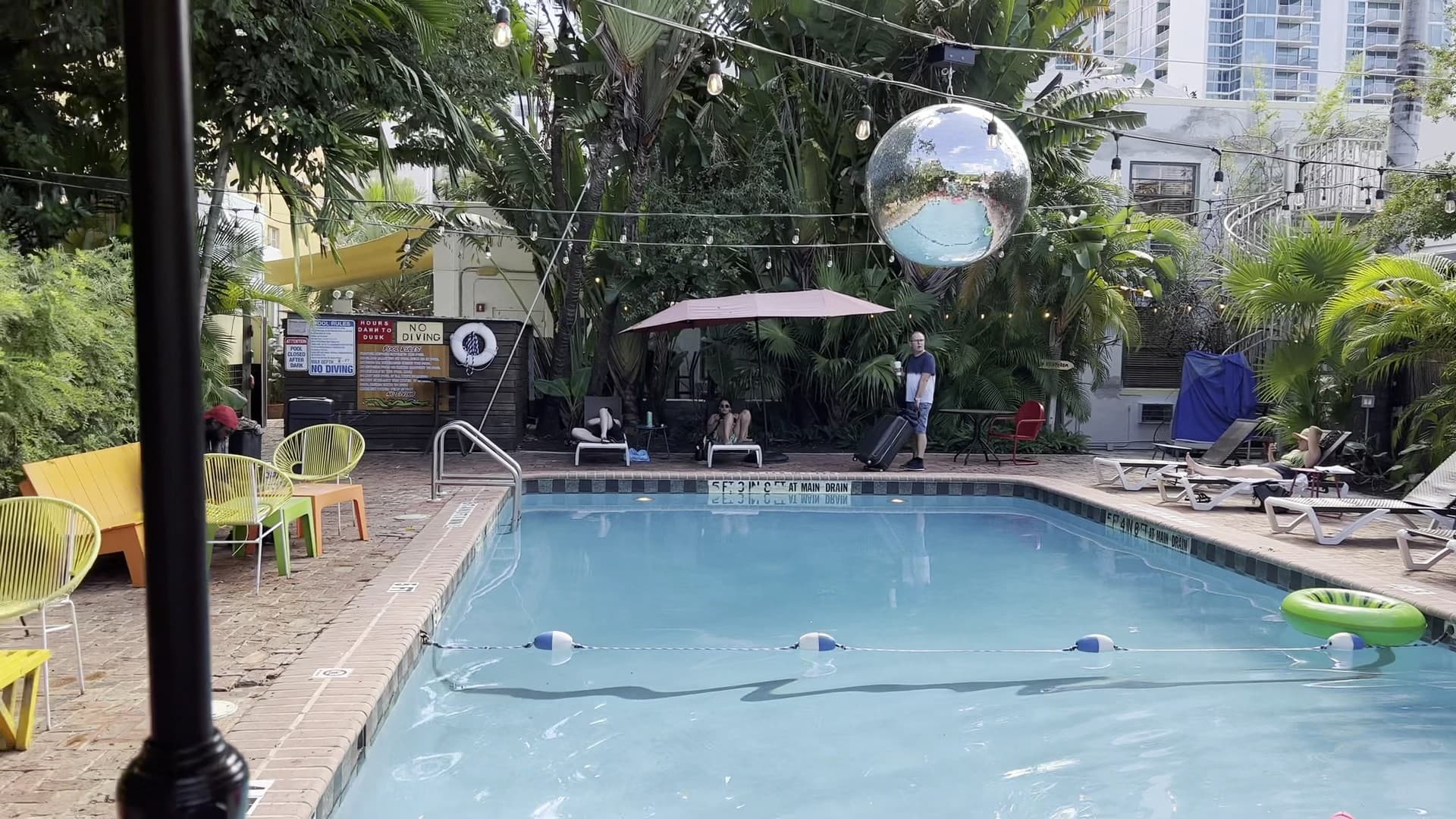 Broken Shaker outdoor area with pool in Miami Beach