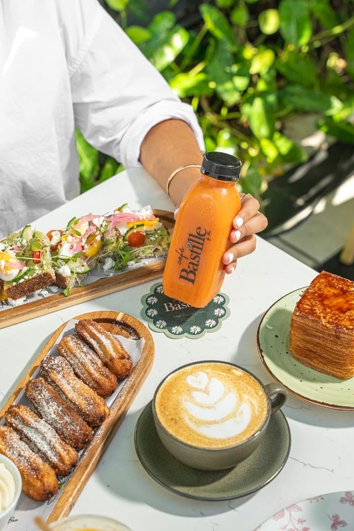 Café Bastille dining scene Fort Lauderdale
