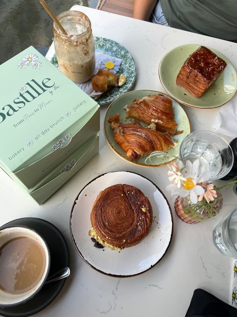 Café Bastille dining scene in Fort Lauderdale