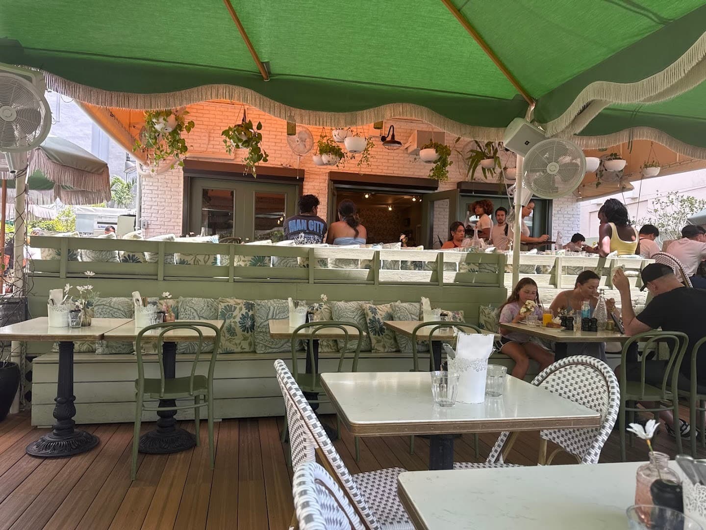 Café Bastille Fort Lauderdale interior dining scene