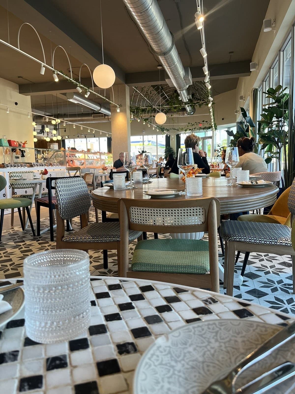 CalaMillor Gourmet Experience interior dining scene in Miami