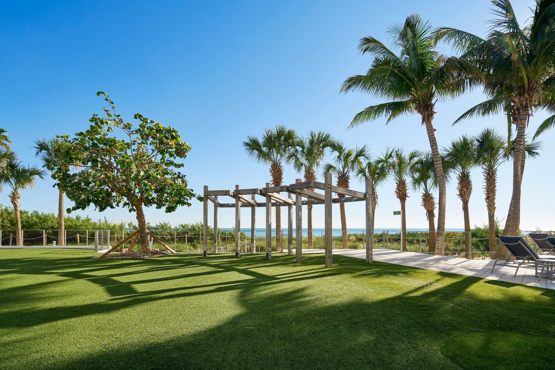 Outdoor area at Carillon Miami Wellness Resort in Miami Beach