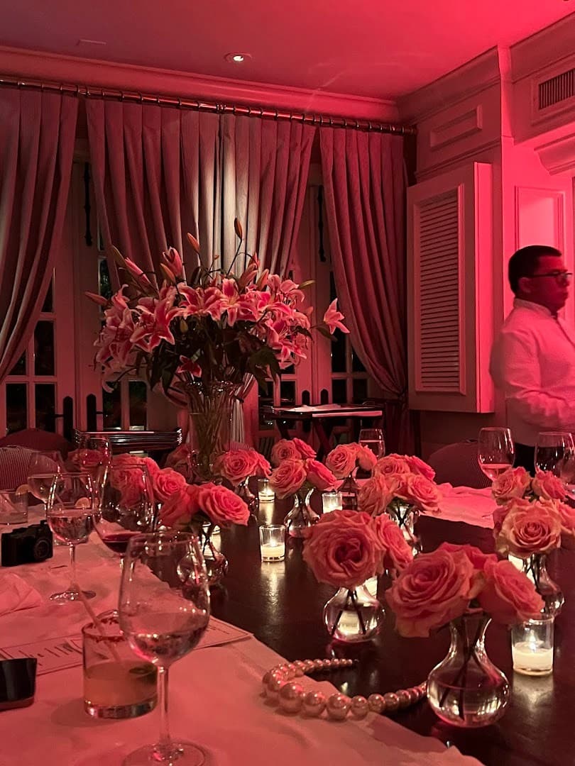 Elegant dining setup at Casa Tua Miami Beach