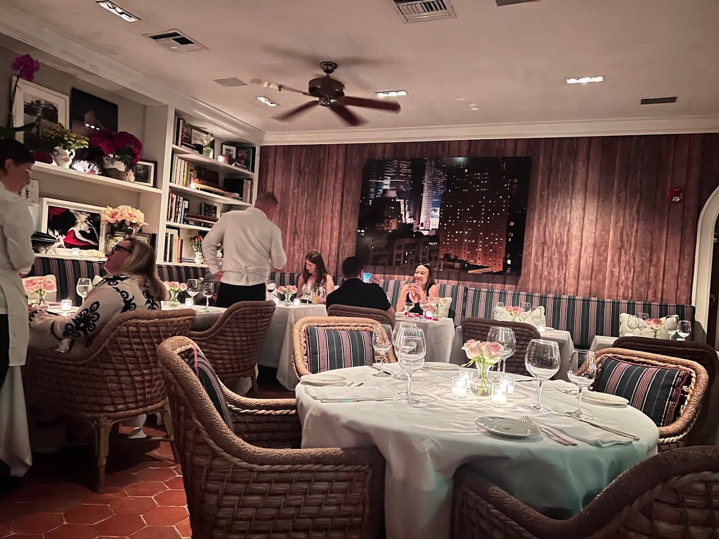 Casa Tua Miami Beach dining room ambiance