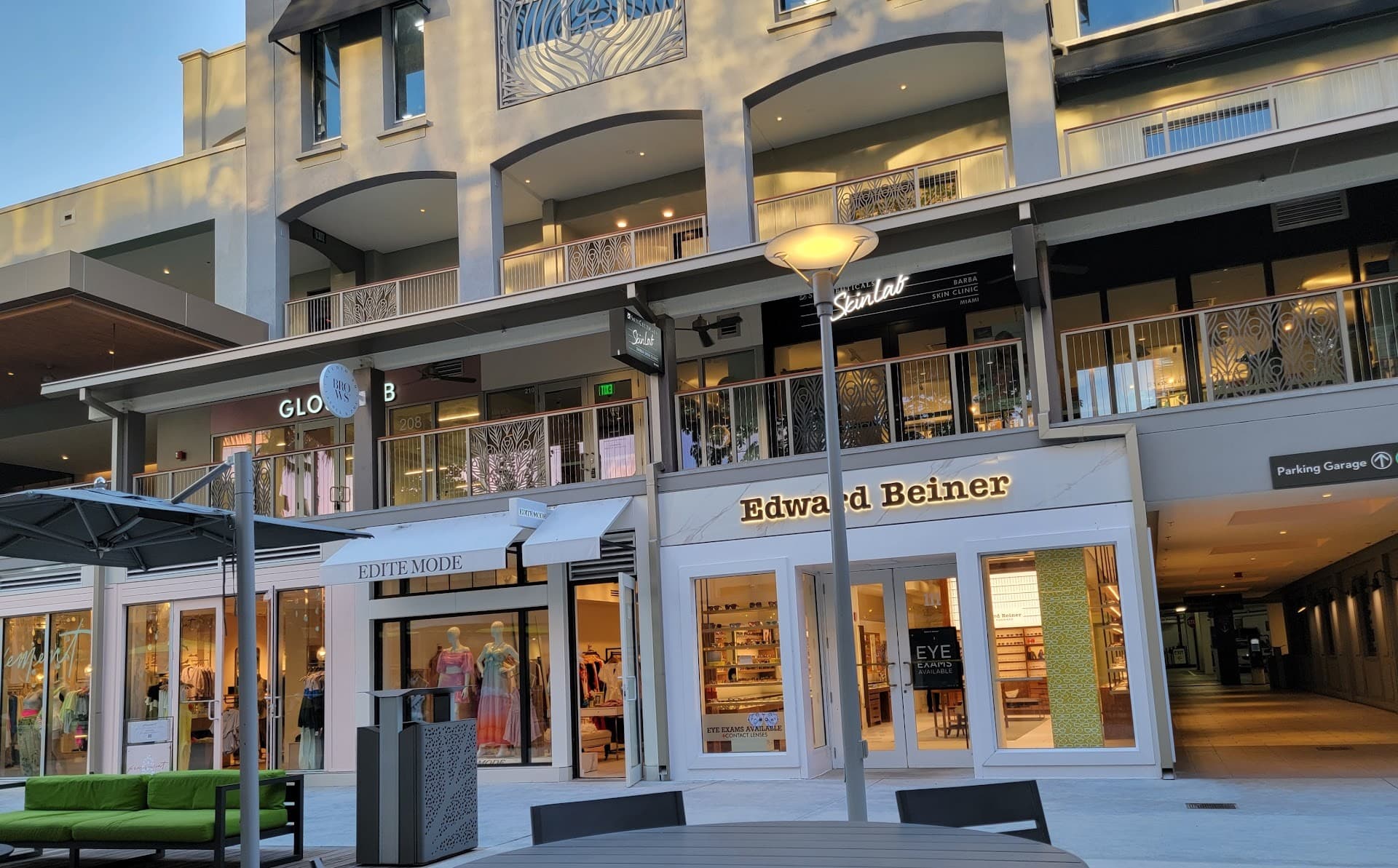 CocoWalk shopping area in Coconut Grove, Miami
