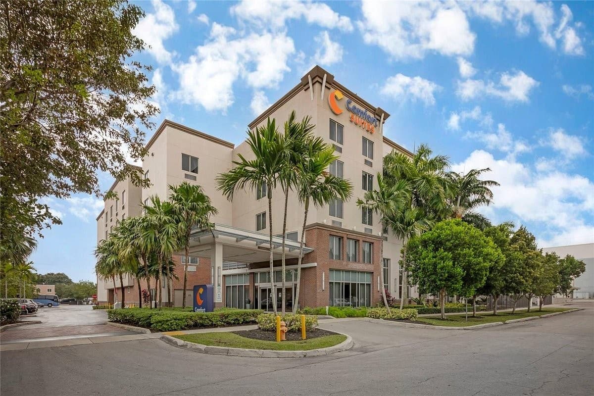 Comfort Suites Miami Airport North hotel facade in Miami Springs