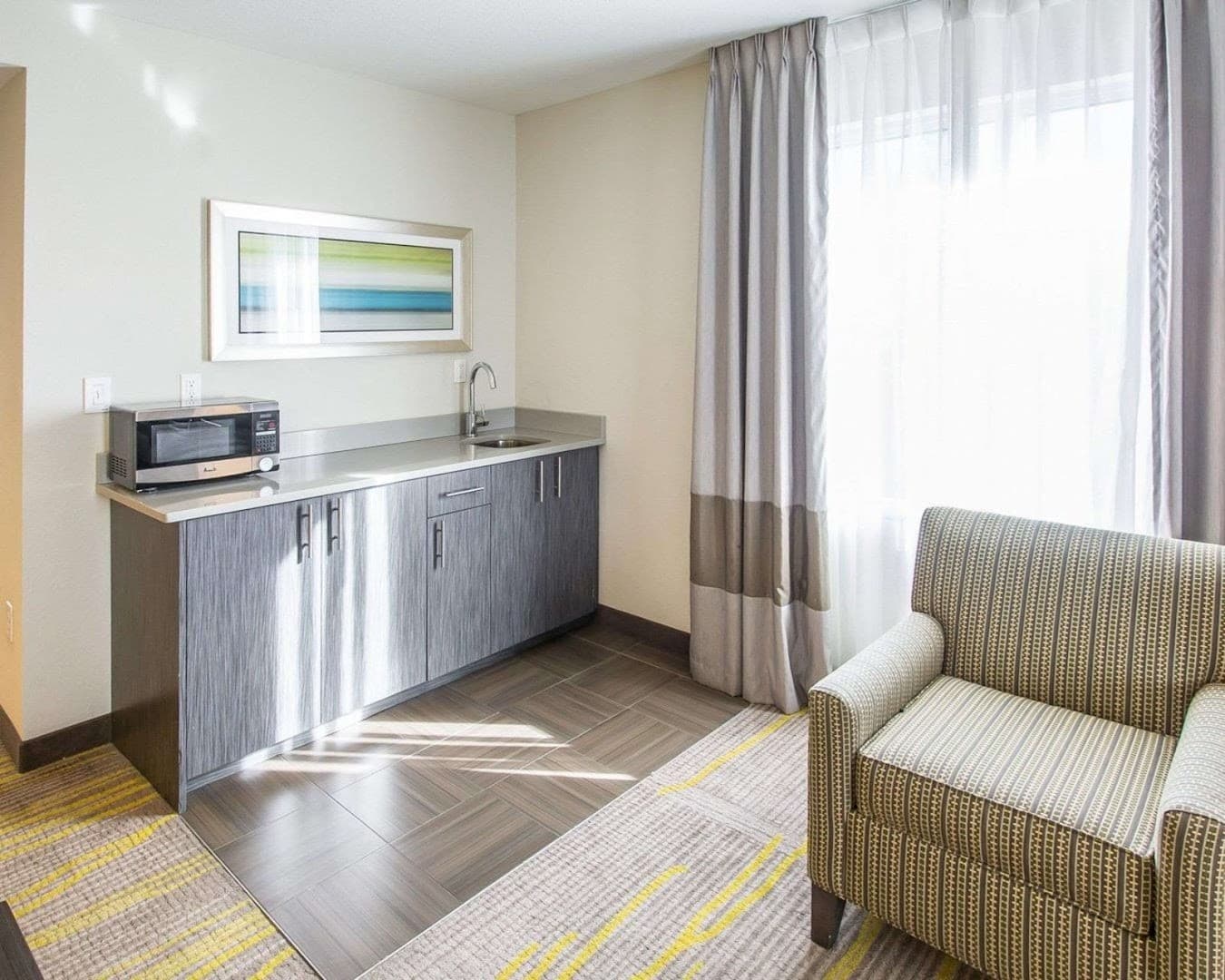 Comfort Suites Miami Airport North suite interior