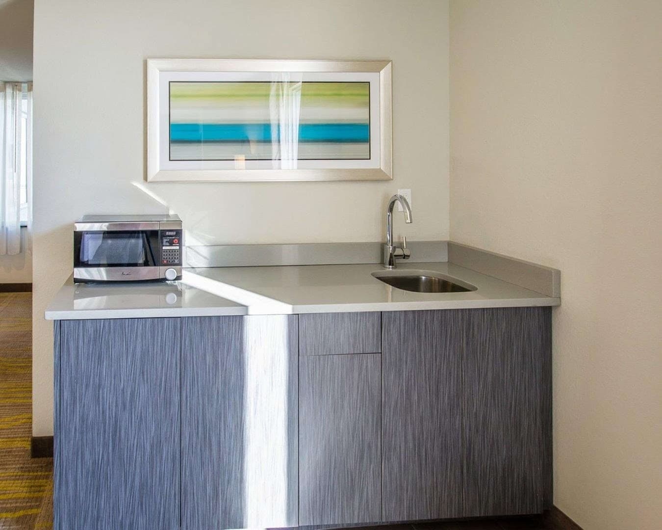 Comfort Suites Miami Airport North kitchenette area