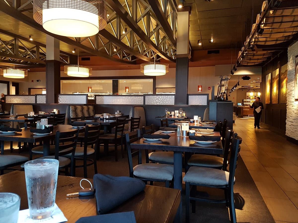 Cooper’s Hawk Winery & Restaurant interior in Doral