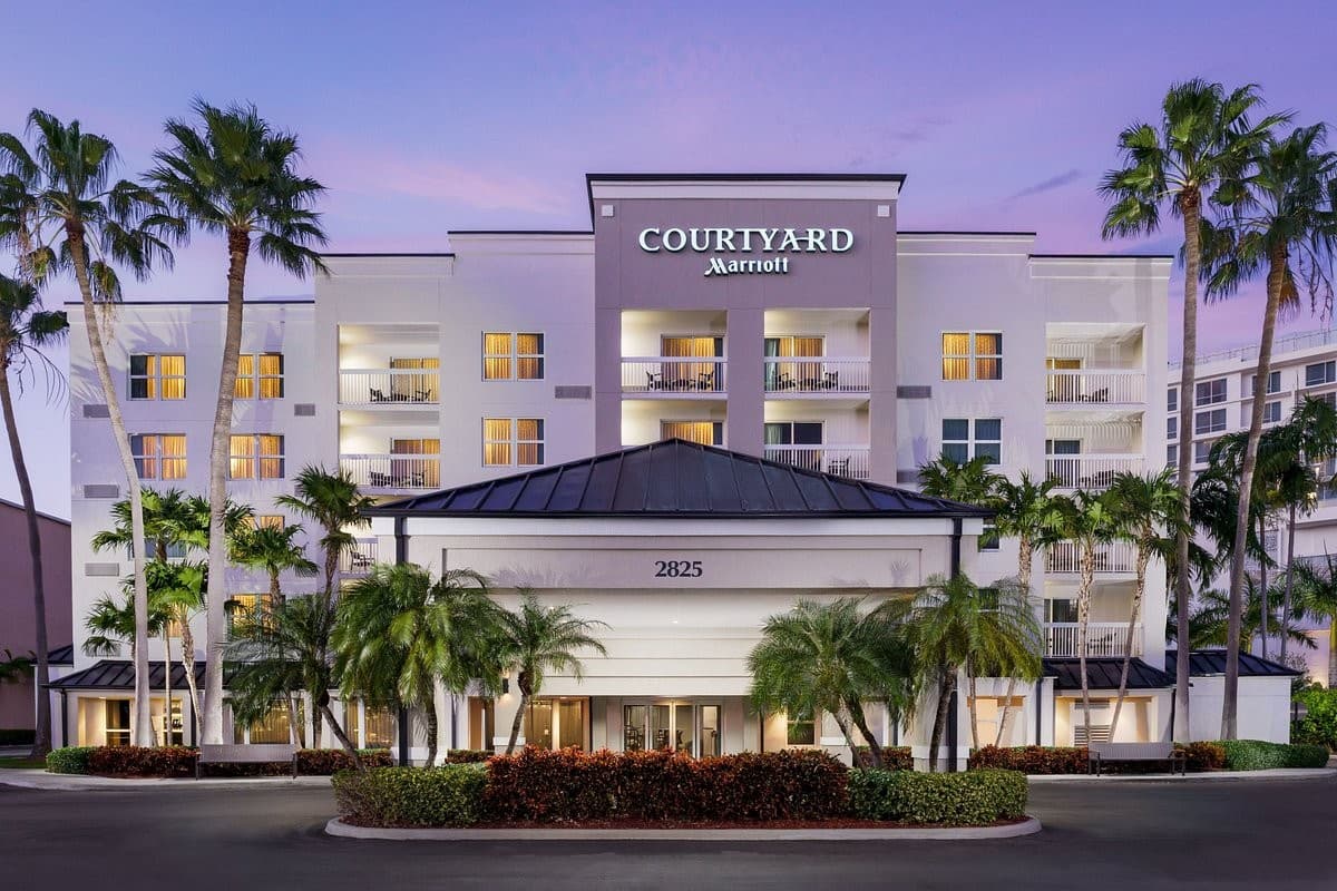 Courtyard by Marriott Miami Aventura exterior view