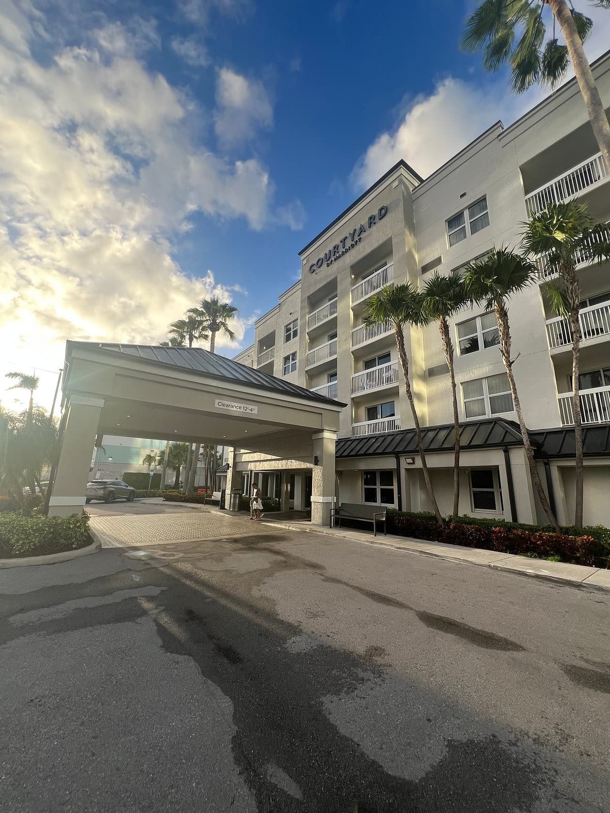 Courtyard by Marriott Miami Aventura exterior view
