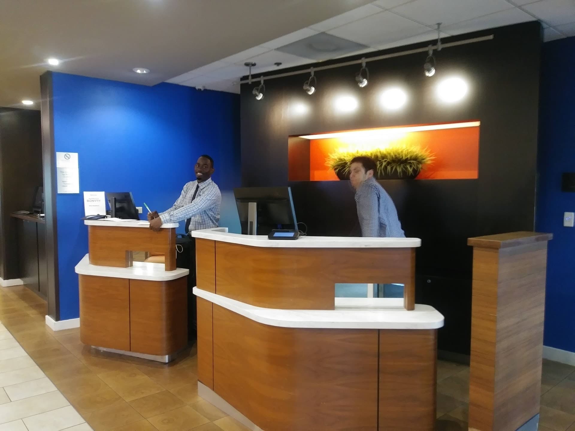 Courtyard by Marriott Miami Aventura Mall lobby area