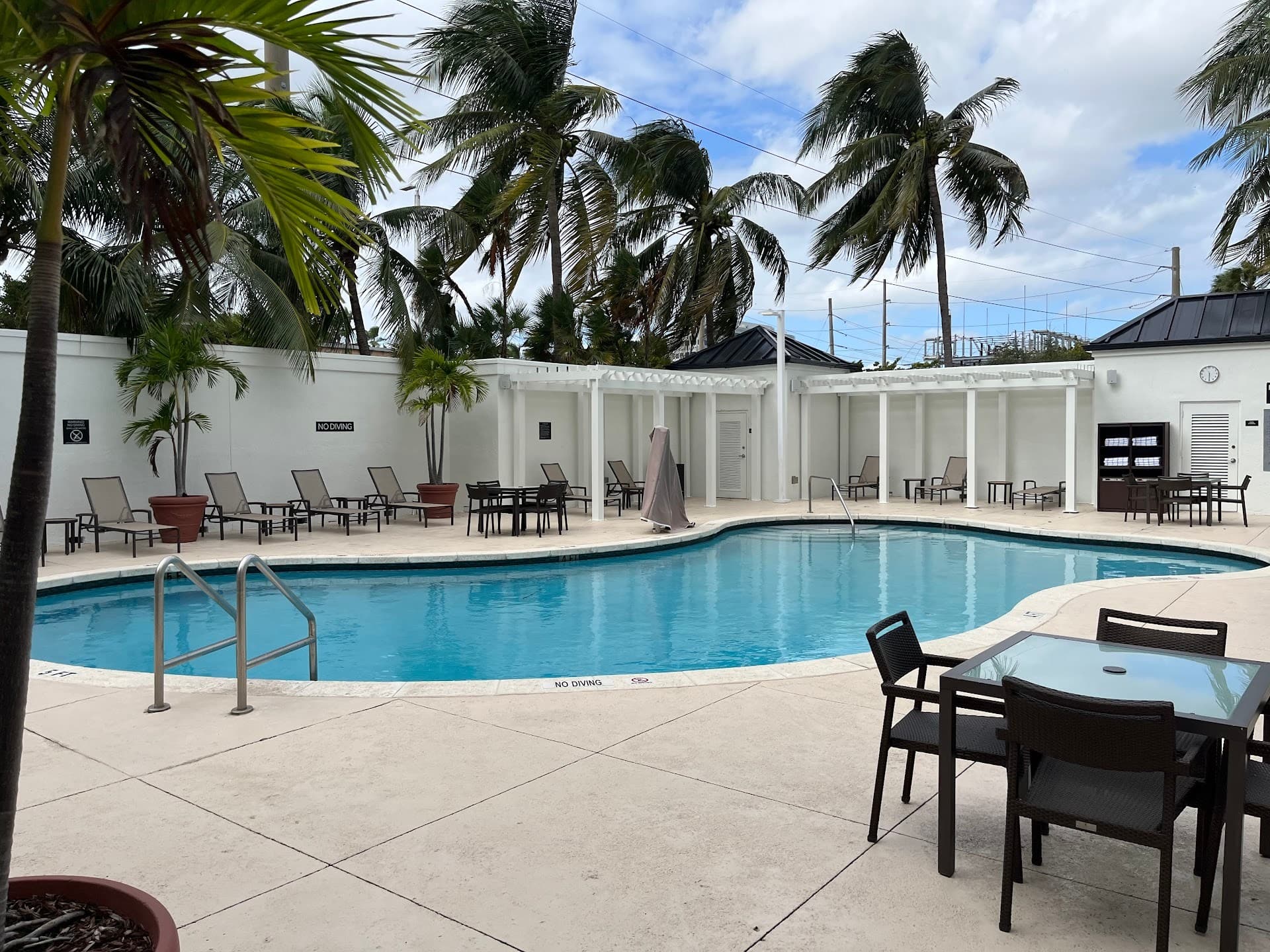 Courtyard by Marriott Miami Aventura pool area
