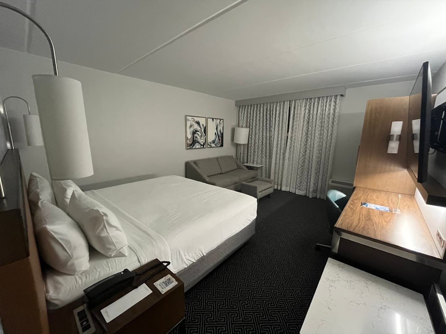 Modern room at Courtyard by Marriott Miami Aventura