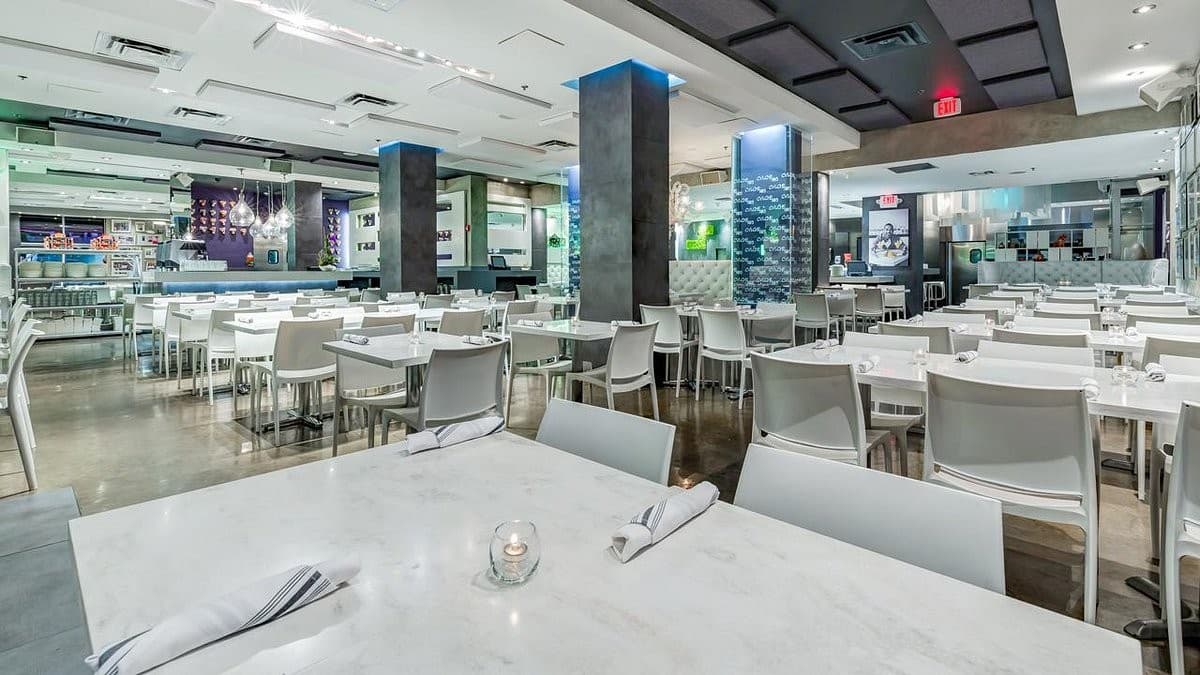 CVI.CHE 105 interior dining scene in Miami
