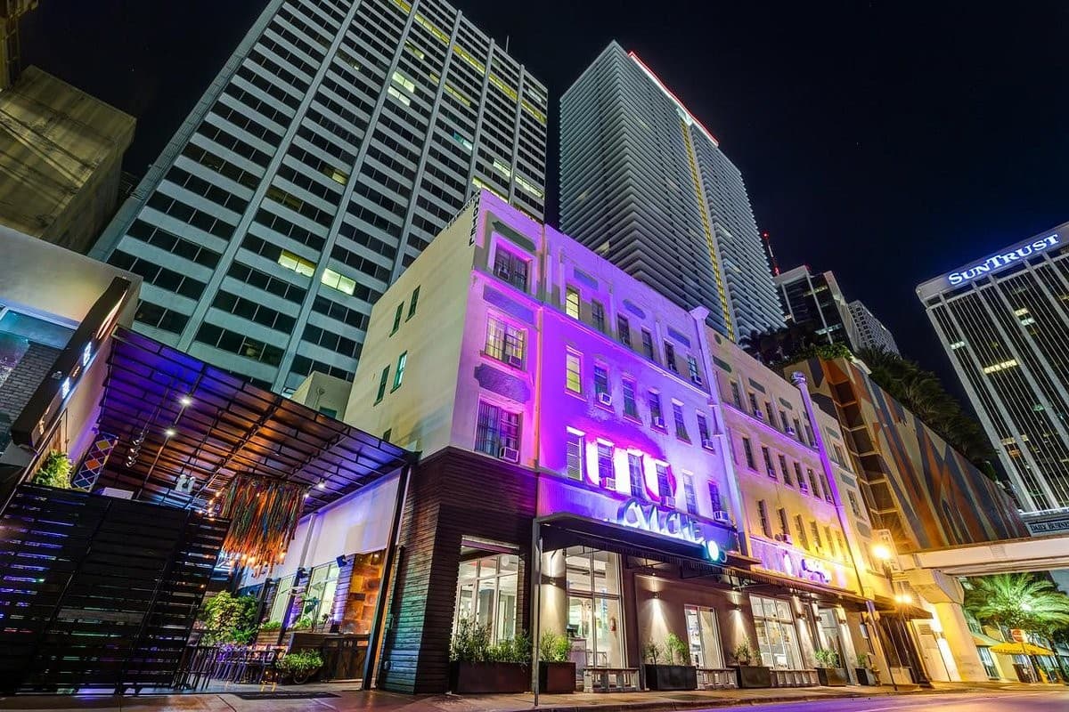 CVI.CHE 105 restaurant exterior at night in Miami