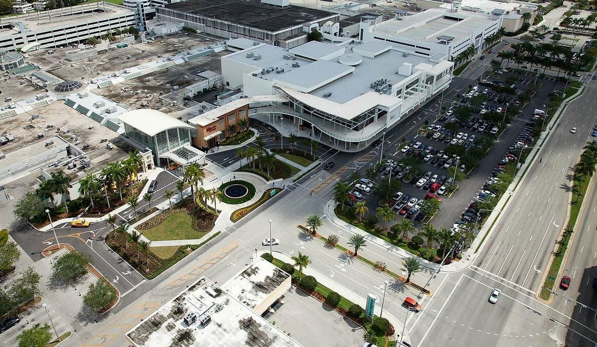 Dadeland Mall exterior view in Miami