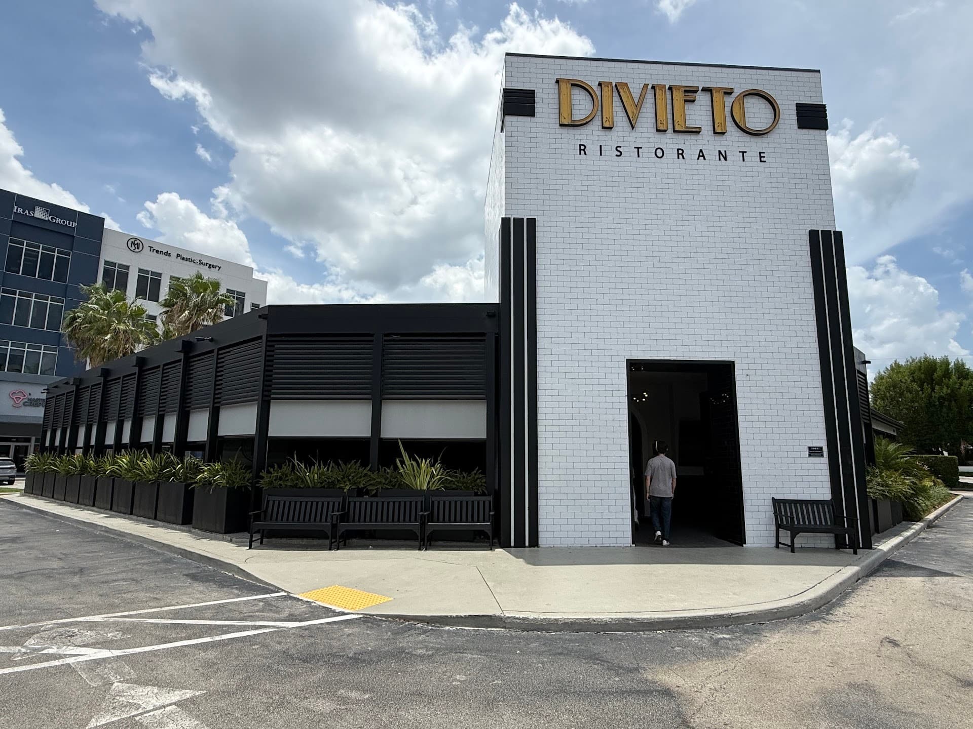 Divieto Ristorante exterior view in Doral