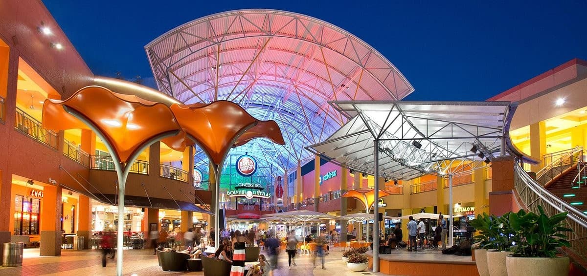 Dolphin Mall in Miami, vibrant shopping experience