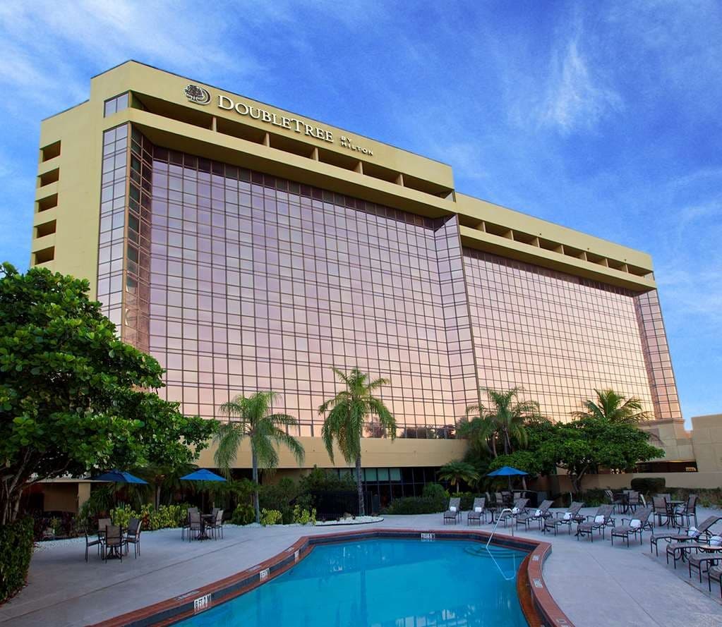 DoubleTree by Hilton Hotel Miami Airport & Convention Center exterior view