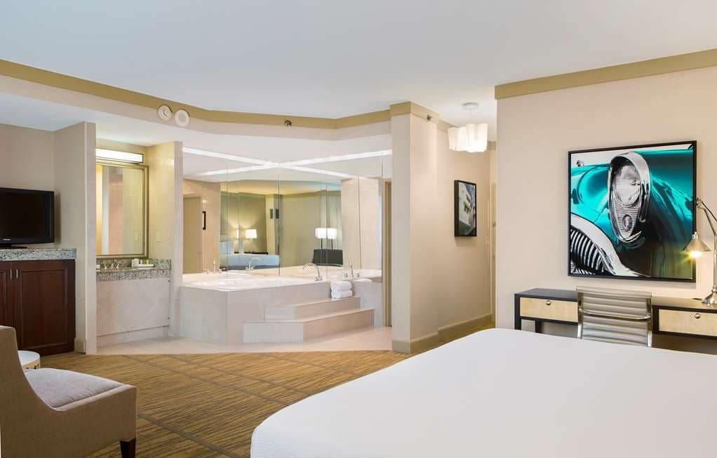 DoubleTree by Hilton Hotel Miami Airport suite interior