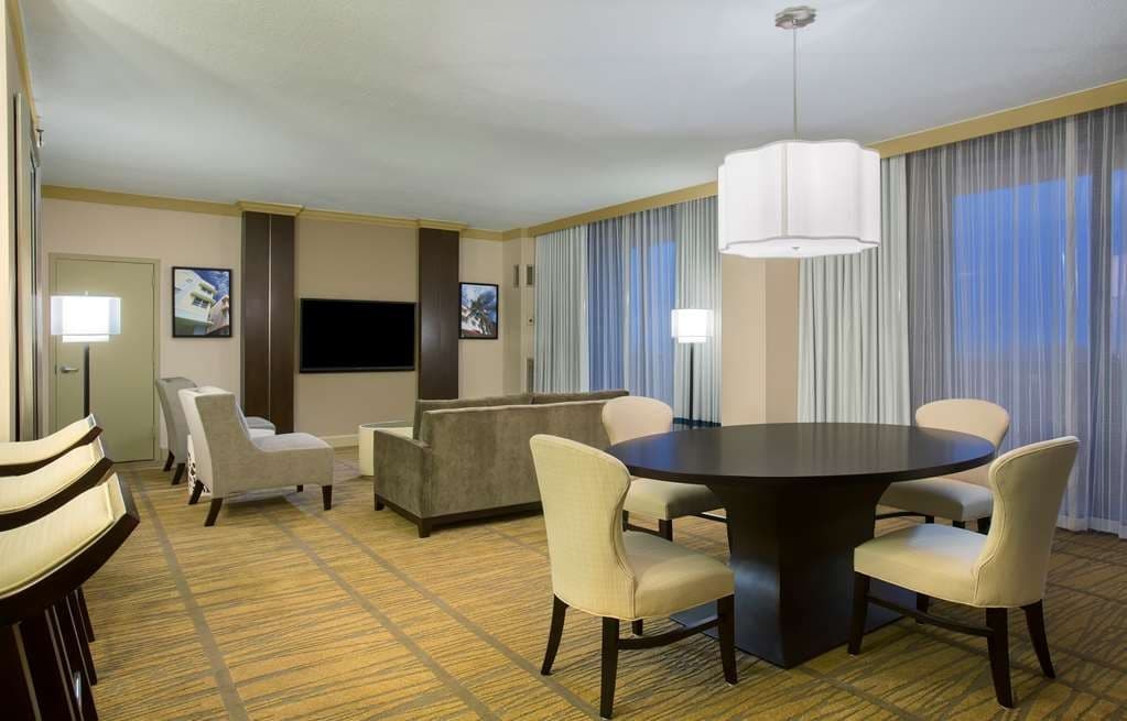DoubleTree by Hilton Hotel Miami Airport suite interior