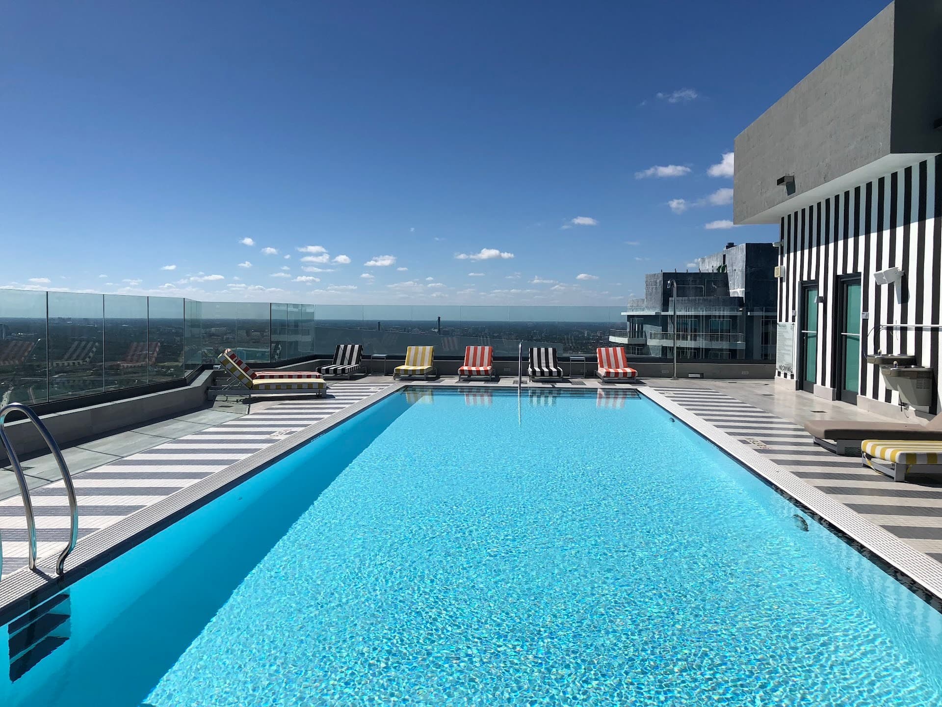 Rooftop pool at Dua Miami, Autograph Collection