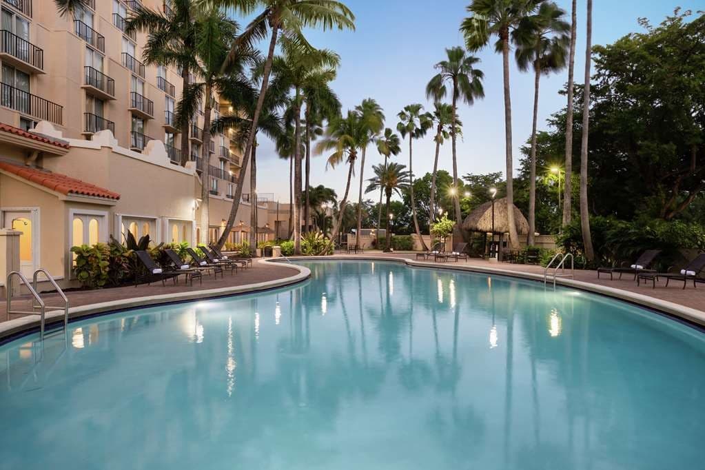 Embassy Suites by Hilton Miami International Airport pool area
