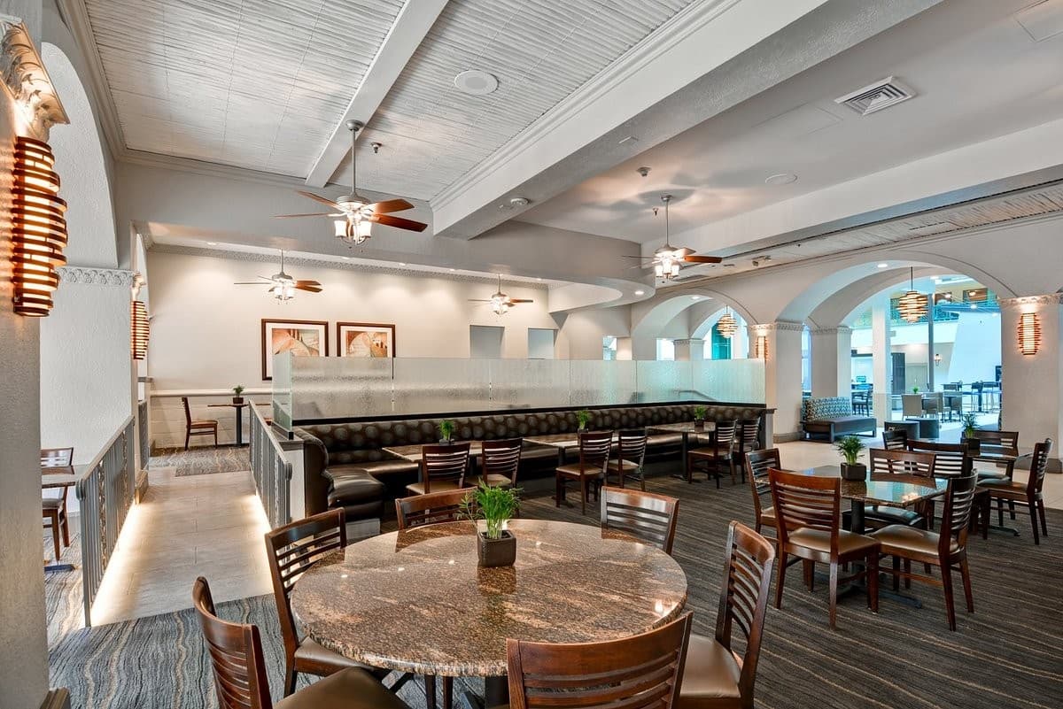 Dining area at Embassy Suites by Hilton Miami International Airport