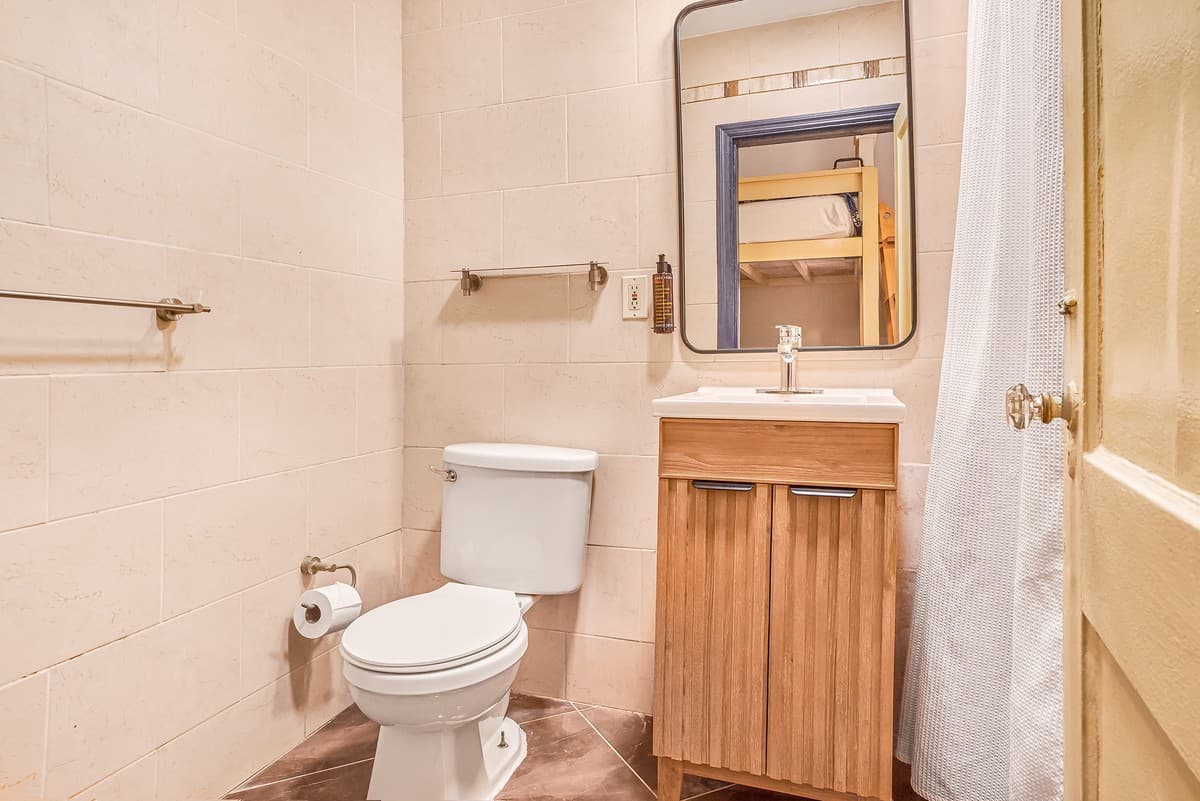 Freehand Miami bathroom in Miami Beach