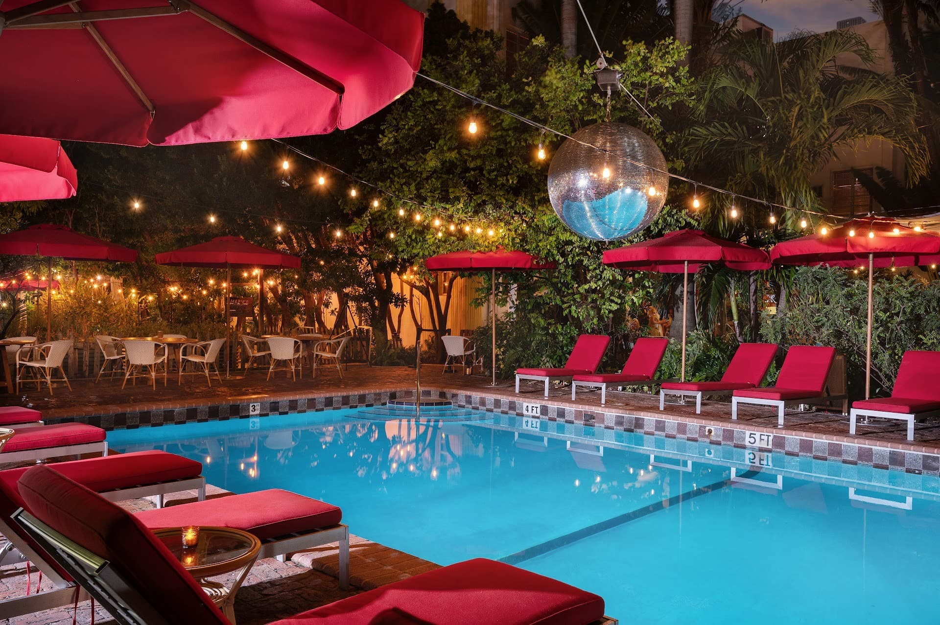 Freehand Miami pool area at night, Miami Beach