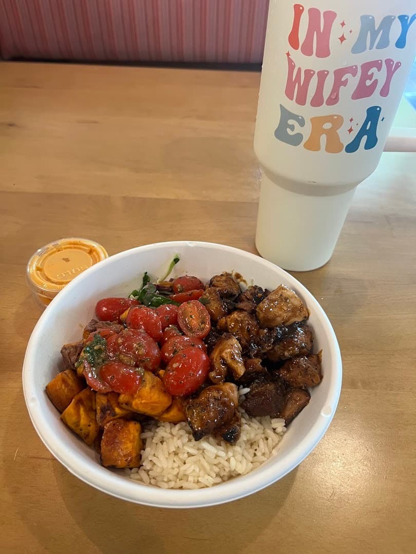 Fresh Kitchen Miami Midtown bowl with rice and toppings