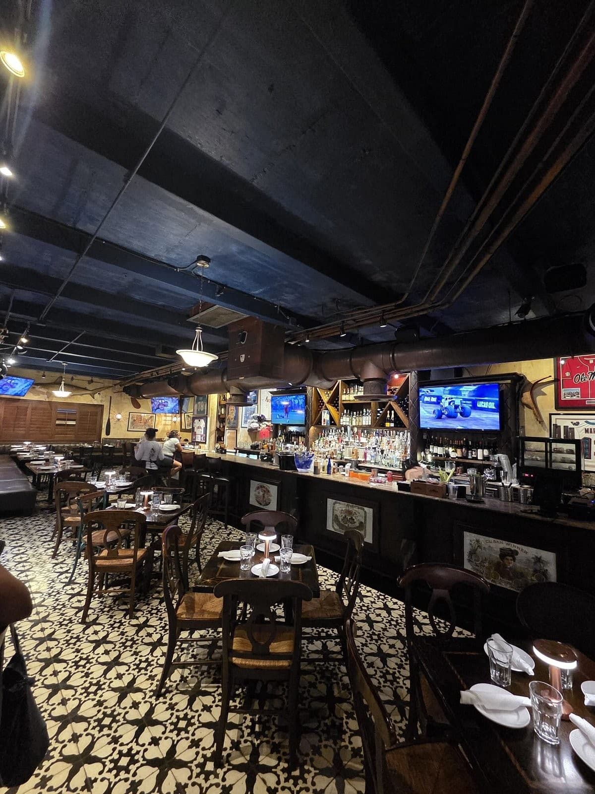 Interior view of Garcia's Seafood Grille & Fish Market in Miami