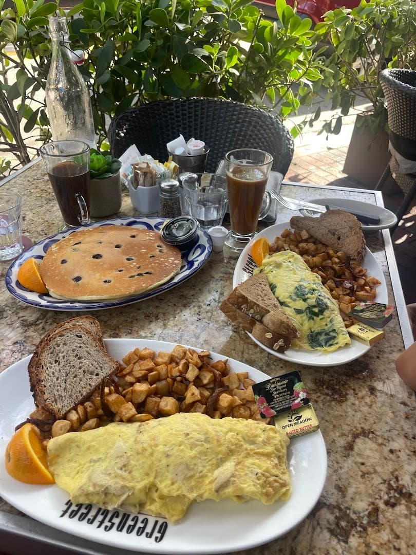 Dining scene at Greenstreet Cafe in Miami