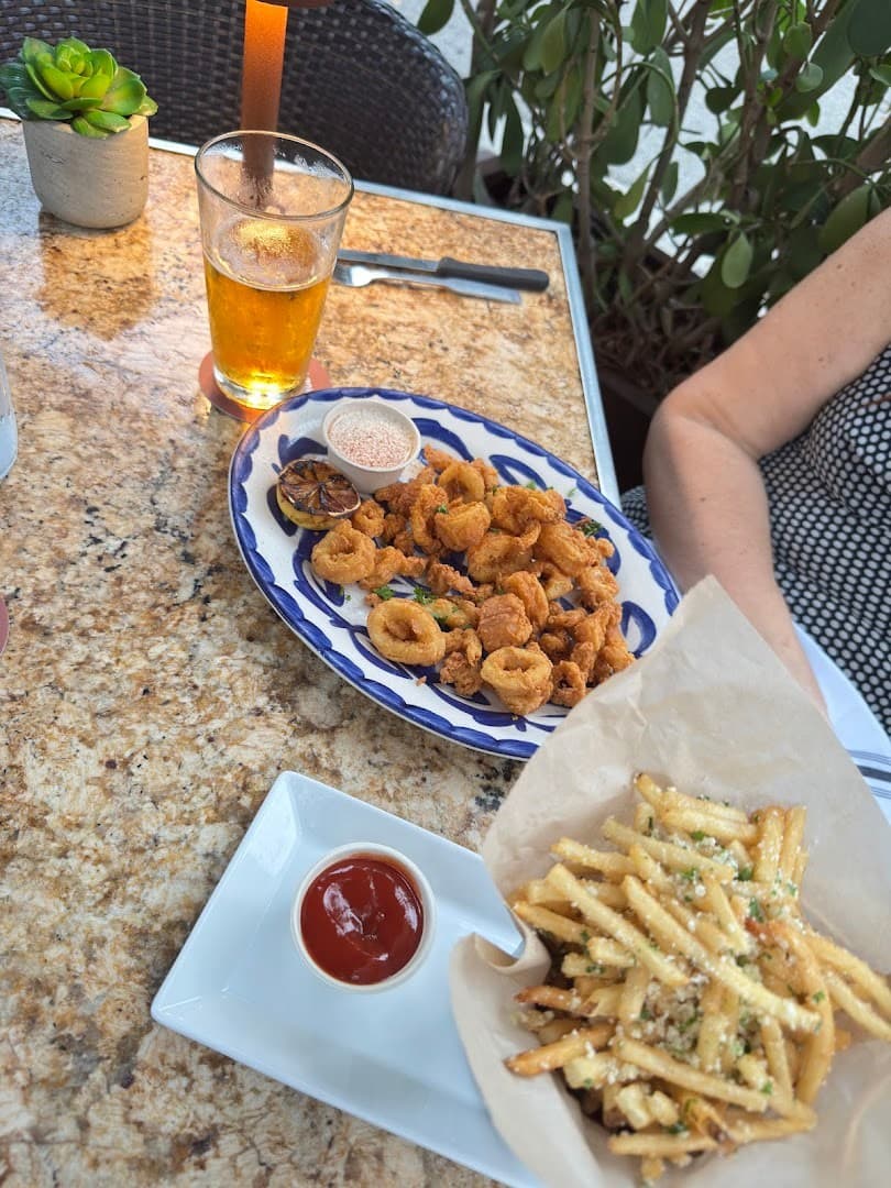 Fried calamari and fries at Greenstreet Cafe Miami